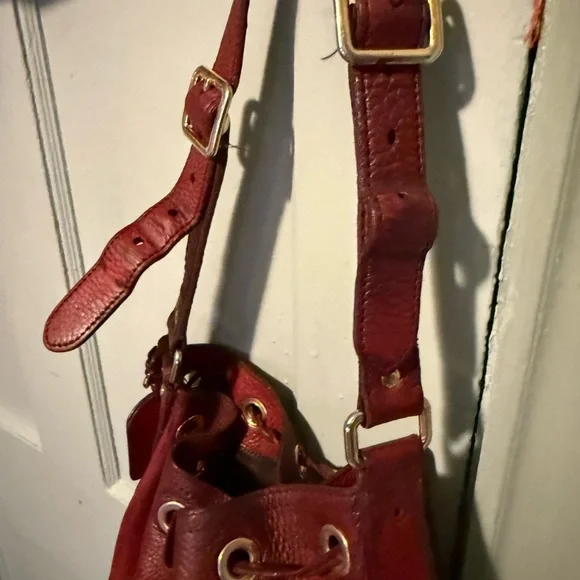 Prada bucket bag AS IS 100% 𝙖𝙪𝙩𝙝𝙚𝙣𝙩𝙞𝙘 - Picture 10 of 16